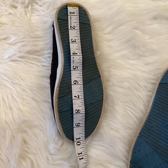 Tom’s slip on shoe Woman’s 7.5 black with white soles slightly used - Picture 8 of 16